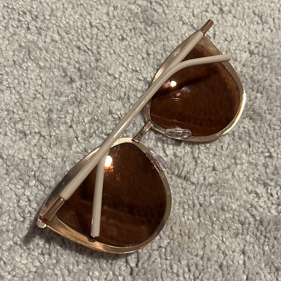 Pink sunglasses - Picture 3 of 3